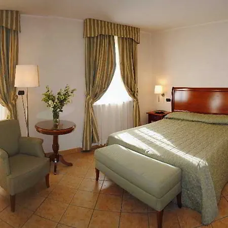 Western Le Rondini 3*