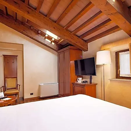 Hotel Western Le Rondini 3*